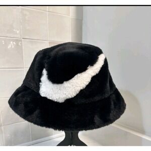 Nike Apex Faux Fur Bucket Hat Black White Swoosh Small Sm